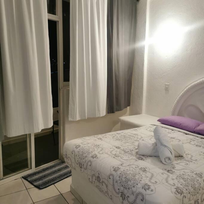 Lovely Studio Apartment With Balcony Ac & Wi-Fi, Minutes From Downtown! Zihuatanejo Exterior foto